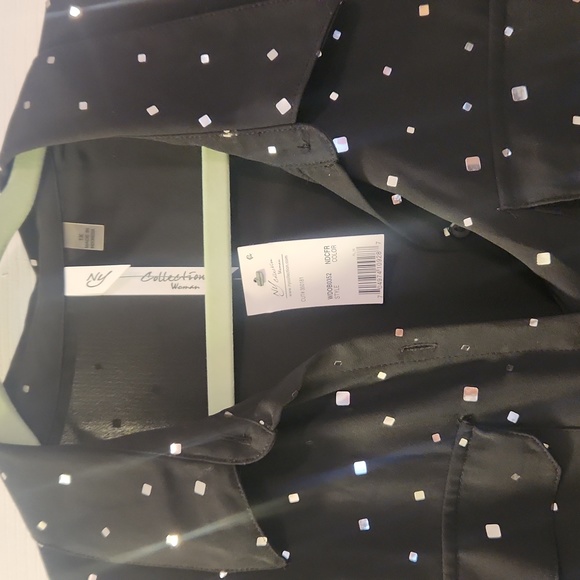 Womens 1X Black Button down collared Blouse with metallic embellishments NWT - Picture 1 of 5